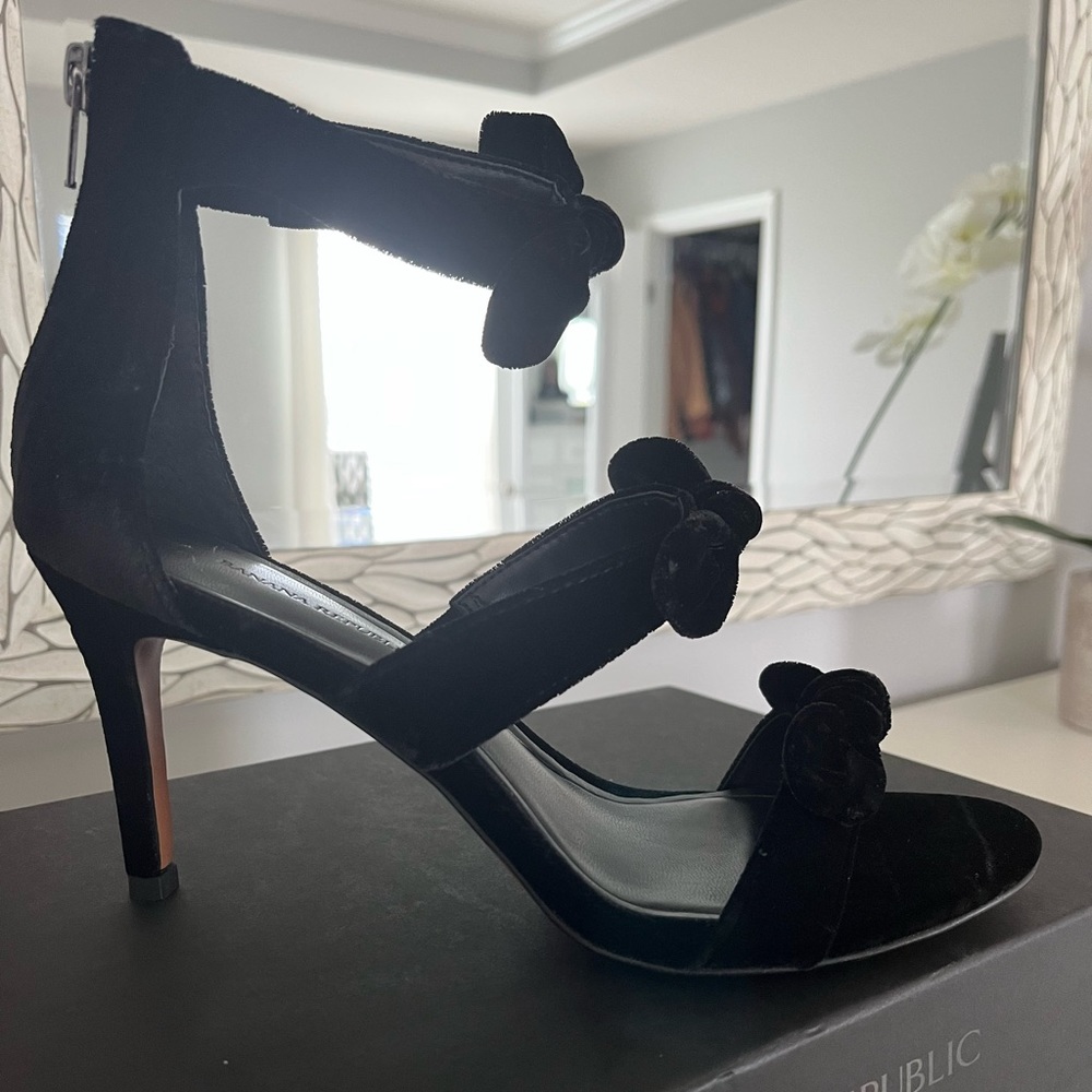 Brand new never worn. Too big